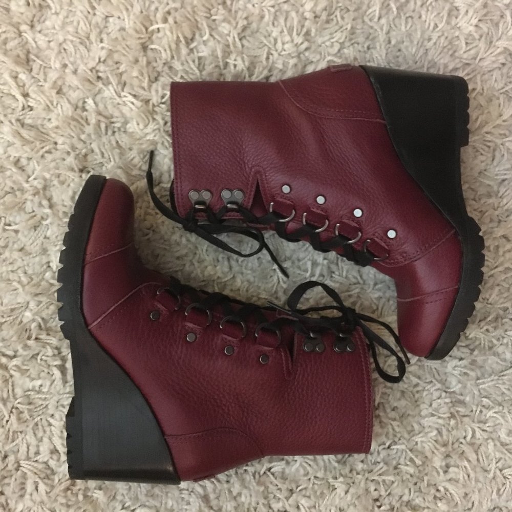 Sorel After Hours Lace Up Wedge Boots 6.5